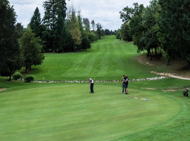 Gra w golfa – podstawowe zasady rozgrywki