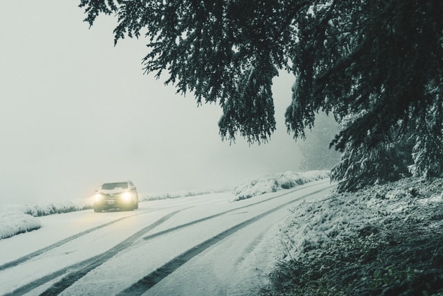Wyjazd w góry zimą – jak przygotować samochód?
