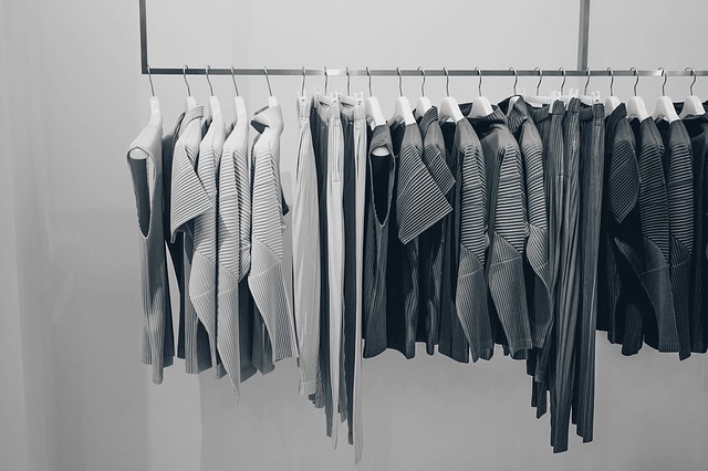 Jak mądrze kupować ubrania przez Internet?