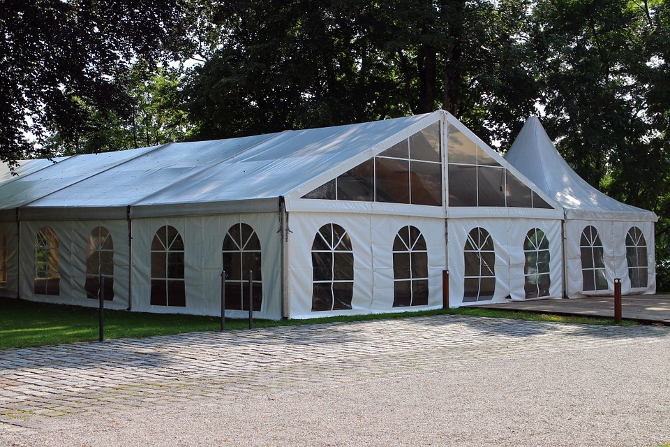 Namioty przeznaczone na imprezy plenerowe we Wrocławiu