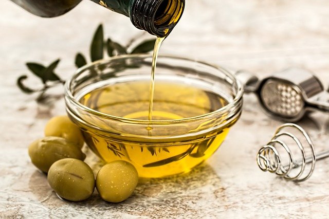 oliwa z oliwek z prasy do oleju