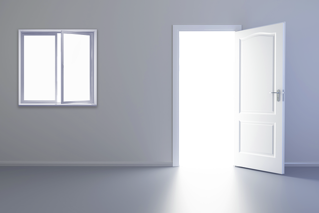 zawiasy drzwiowe w drzwiach - Wejście do pokoju przez drzwi